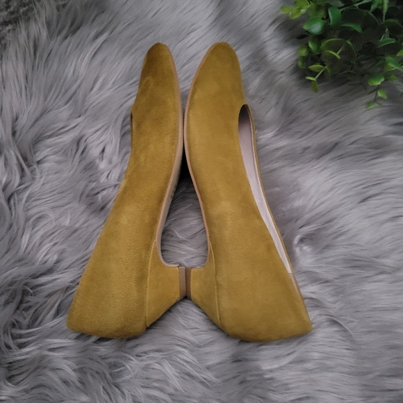 Intentionally Blank Leather Campy Pumps in Mustard size 10 - Picture 8 of 11